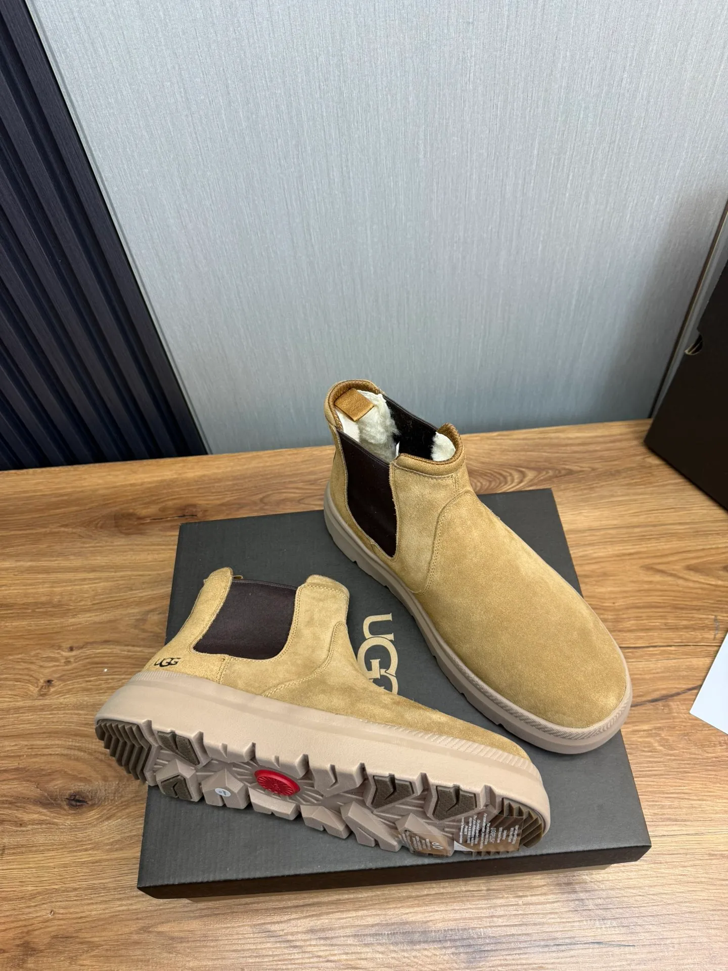 Men's shoes 💰480💰 [UGG] Hot winter warm boots 🐑Purely hand-stitched! Simple and stylish design, frosted cowhide➕Comfortable and warm wool➕UGG original outsole‼ ️Soft and comfortable to wear, good warmth retention, and excellent foot feel. Regular size 41-47